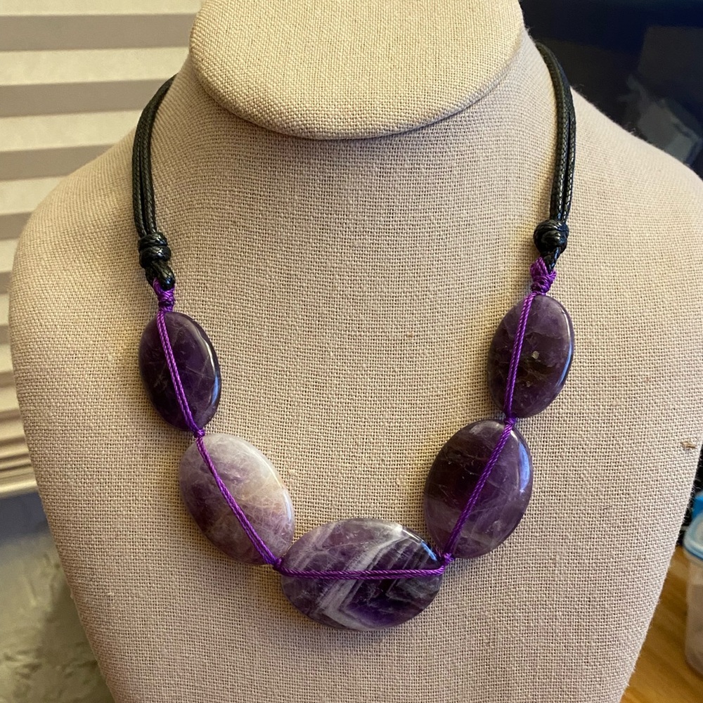 EUC Beautiful amethyst cabochon necklace with a leather cord & 925 silver clasp